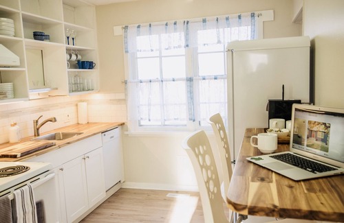 City Centre Casa | "Sunlit Serenity Awaits at Sunflower Cottage: Your Perfect Family Getaway!"