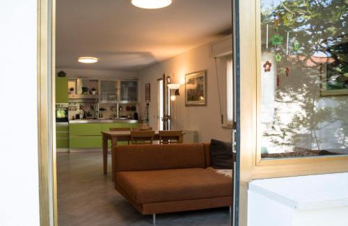 Villaggio Taunus Apartamento | N228 - Numana, quadrilocale ristrutturato con giardino