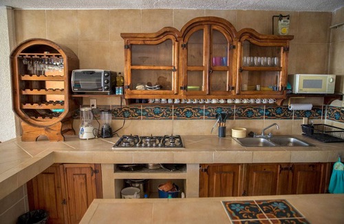 Las Playas Apartamento | n3BR/2BA Condo With Pool & AC – Steps to the Beach