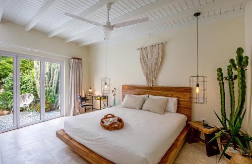 Paradera Cabina | Naïma Luxury Home, Cottage & Apartment Rentals