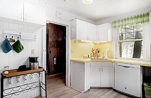 Douglas Cabaña | A historic Lakeshore Cottage across from Douglas Beach!
