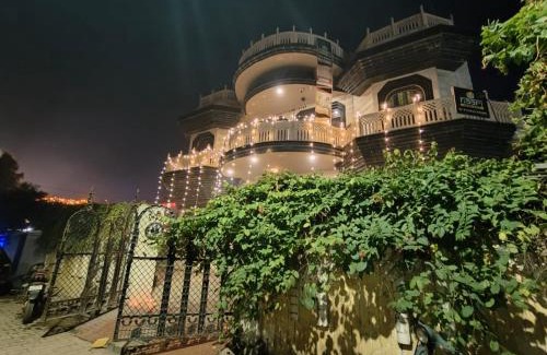 Mathura Casa | Naari Hotel & Home Stay