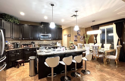 Tracy Casa | Nabor(8) lovely comfy suite with 2 beds quite safe with private bathroom