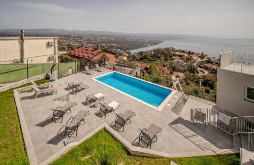 Bregi Apartamento | Nachhaltige Wellnessauszeit mit Traumblick, Pool, Sauna, Whirl-Wanne