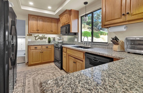 Oak Shores Casa | Naci Lakeview Retreat - Spa and Game Room!