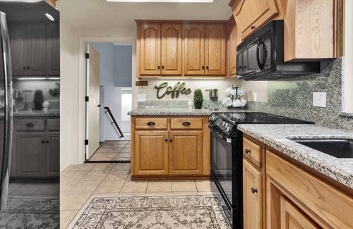 Oak Shores Casa | Naci Lakeview Retreat - Spa and Game Room!