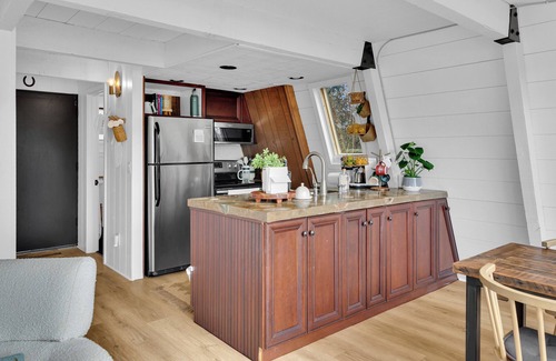 Oak Shores Casa | Naci Nest - Charming 2 bedroom plus loft Lake View home at Lake Nacimiento