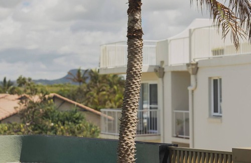 Marcoola Apartamento | NACRE - curated, layered luxury. Steps to the Beach