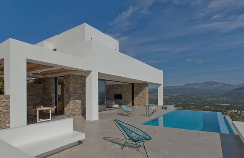 Nafplio Villa | NafplioBlu - Villa para 6-8 con increíbles vistas al mar y al valle + piscina infinita