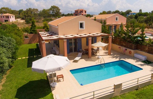 Kounopetra Villa | Nafsika Beach House: Large Private Pool, Walk to Beach, Sea Views, A/C, WiFi