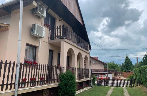 Balatonlelle Apartamento | Nagcsaládos Rózsa Apartman