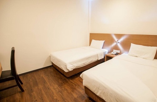 Kampung Bakau Hotel | Nagoya Inn Hotel