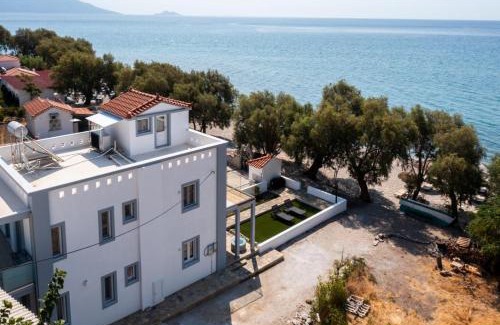 Kampos Marathokampou Apartamento | Naiada - Beachfront Luxury Villa