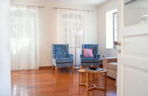 Aegina Town Apartamento | Naias Aegina, Sea-front apartment 95 sqm