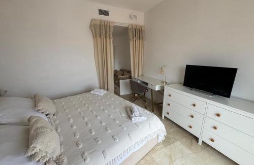 Puerto de la Duquesa Apartamento | Najlepsze widoki - apartment na plaży 2 sypialnie
