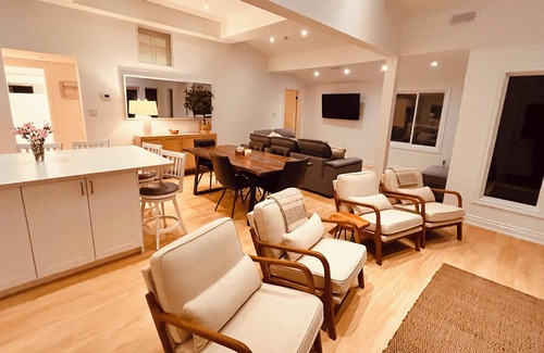 Hastings Highlands Casa | NALA'S LAKEHOUSE RETREAT- WATERFRONT AND OVER 1 ACRE TREE LINED PRIVATE PROPERTY