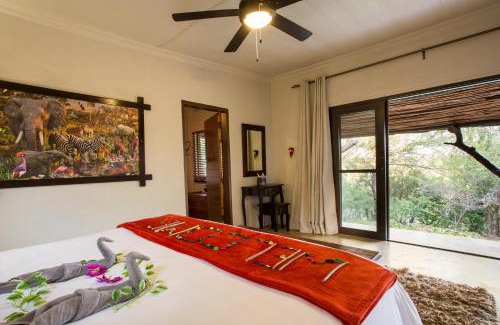 Maruleng Cabina | Naledi Lodges