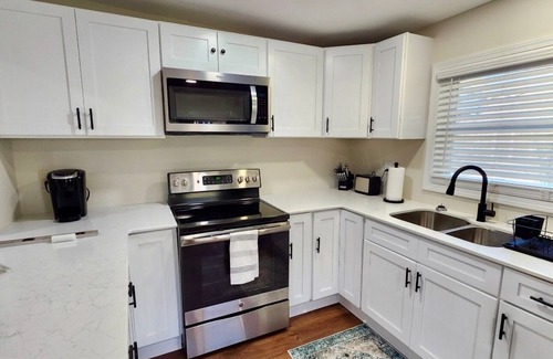 Talladega Casa | Nalida's Retreat - Cozy 3 Bedroom 2 Bath w/Modern Comforts