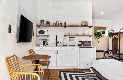 Chandler Casa | Nalu-2 Attached Rooms-Heated Pool-Boutique Hotel