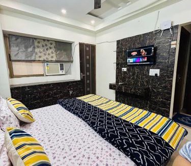 Vrindavan Apartamento | Namah 1 BHK Resort Homestay with KITCHEN -4 min from Prem Mandir