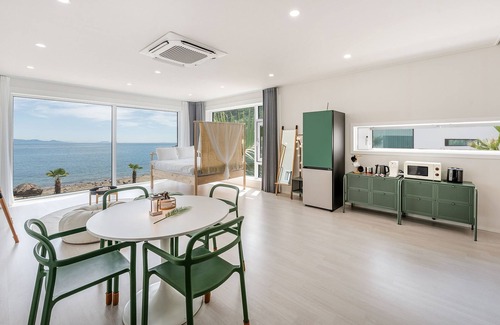 Namhae Casa | Namhae Orosy Bada Pool Villa & Pension