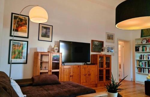 Oberhausen Apartamento | Nana-EG-80m2 sanierter Altbau-Parkplatz-kleiner Garten-WLAN-NETFLIX-2Zimmer-Küche-Dusche-Wanne-Waschmaschine