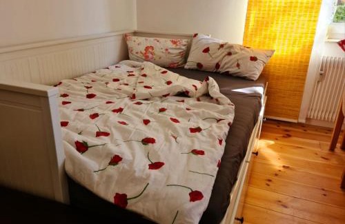 Oberhausen Apartamento | Nana-EG-80m2 sanierter Altbau-Parkplatz-kleiner Garten-WLAN-NETFLIX-2Zimmer-Küche-Dusche-Wanne-Waschmaschine