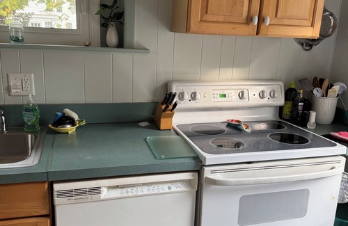 Rehoboth Beach Cabaña | Nana's Cottage - Charming 1930's 2 BD. Walk to the beach!