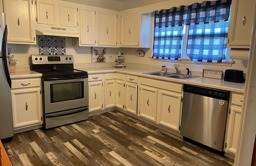 Licking Casa | Nana's Townhouse centrally located in the Heart of the Ozarks.
