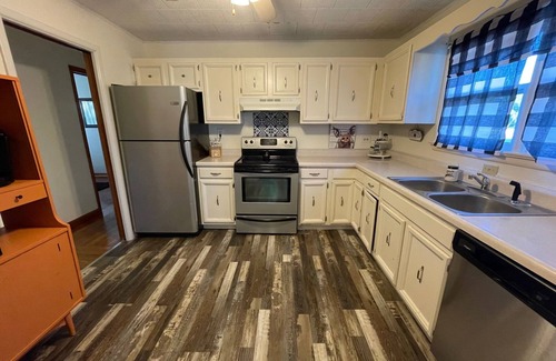 Licking Casa | Nana's Townhouse centrally located in the Heart of the Ozarks.