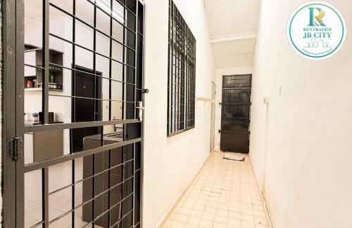 Taman Daya Casa | Nana Suite at Taman Daya By Rentradise