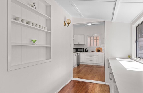 East Brisbane Casa | Nans House! 2bed, 1bath, 1car ~ East Brisbane