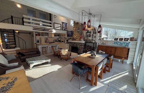 Mont-Tremblant Pedestrian Village Cabaña | -Nansenhus -Ski In/Out -4 bedrooms -EV Charger -Fire place