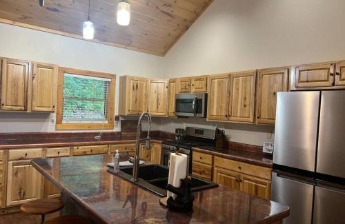 Almond Casa | Nantahala Nook, cabin w/hot tub,game room, & wifi
