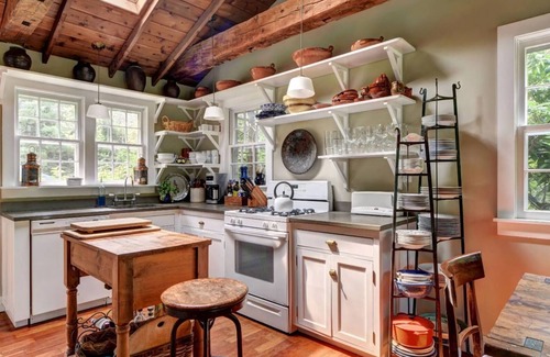 Wainscott Casa | Nantucket Style Beach Cottage South of the highway