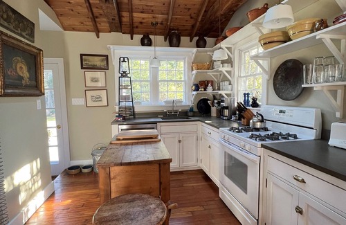 Wainscott Casa | Nantucket Style Beach Cottage South of the highway