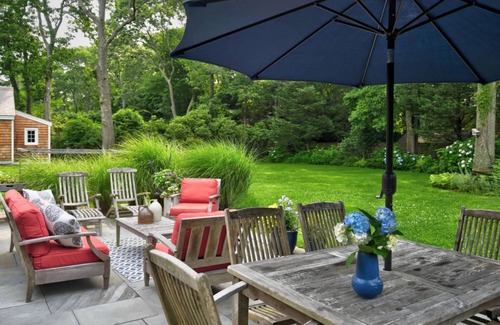 Wainscott Casa | Nantucket Style Beach Cottage South of the highway