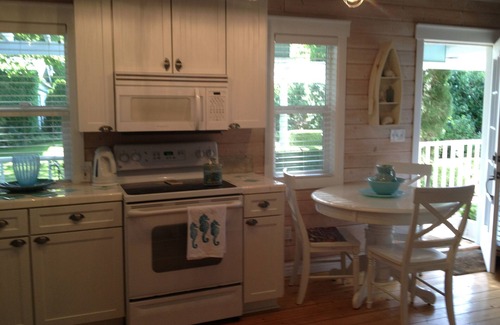 North Juanita Cabaña | Nantucket Style Guest Cottage perfectamente ubicado cerca de la playa de Juanita en Kirkland!