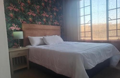 Germiston Apartamento | Naomi's Place at Stone Arch