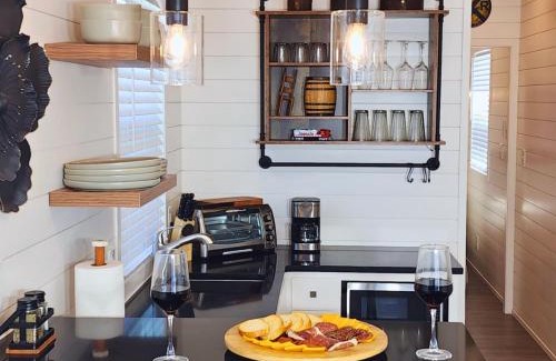 Fredericksburg Casa | Napa Valley Station Rooftop Patio 1br