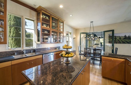 St. Helena Casa | Top of the Hill en Caspar Estate!