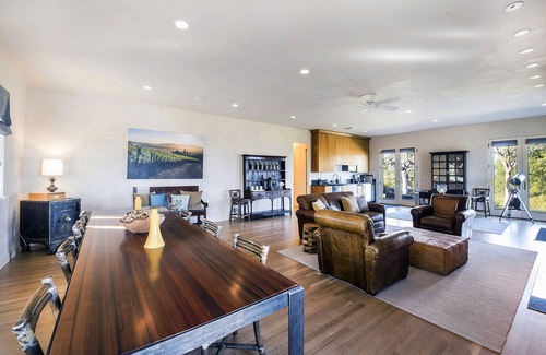 St. Helena Casa | Top of the Hill en Caspar Estate!