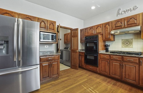Naperville Casa | Naperville FHS Rental - Harmony Ct