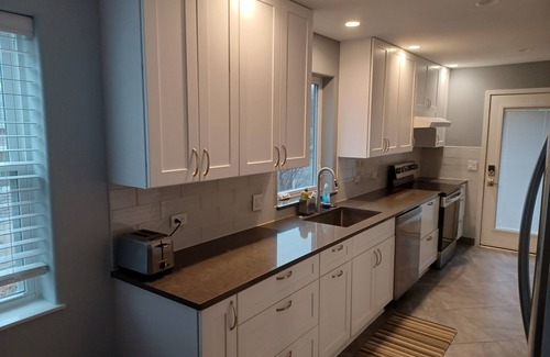 Naperville Apartamento | Naperville Historic District walk to downtown, bars, restaurants, train, schools