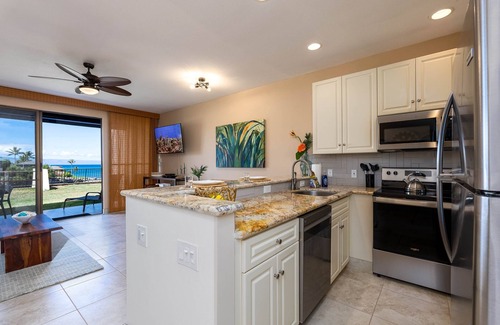 Napili Condominio | Napili Point B33 1 Bedroom Oceanfront Condo 1 Condo by RedAwning
