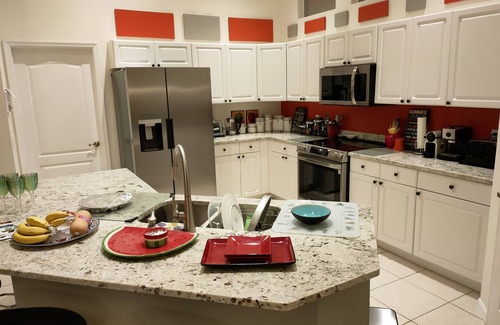 Central Naples Casa | Naples house with Lakeview and pool in secure+desirable area close to center