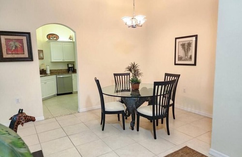 Imperial Golf Estates Condominio | Naples Imperial Golf Condo Overlooking Gomez Tennis Academy