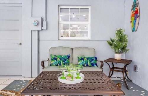 Central Naples Casa | Naples Luxury 4BDR+Den POOL Home