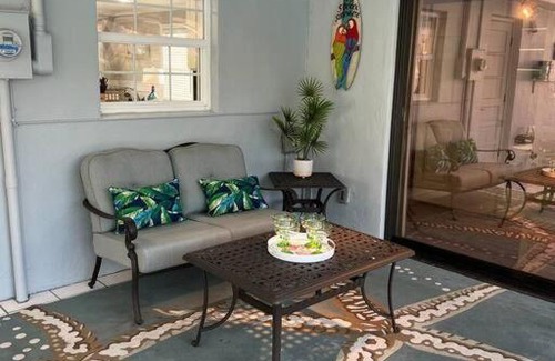 Central Naples Casa | Naples Luxury 4BDR+Den POOL Home