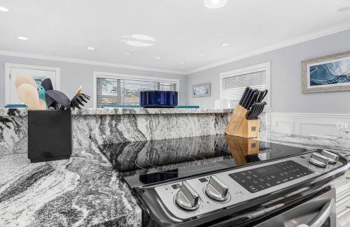 Central Naples Casa | Naples Luxury 4BDR+Den POOL Home